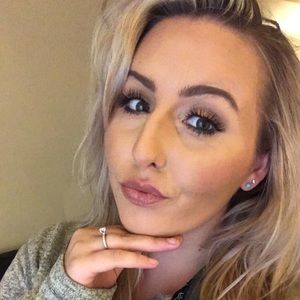 Meet your Posher, Aurora